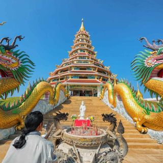 Chiang Rai: tour in bici privato del Tempio Blu e della Casa Nera