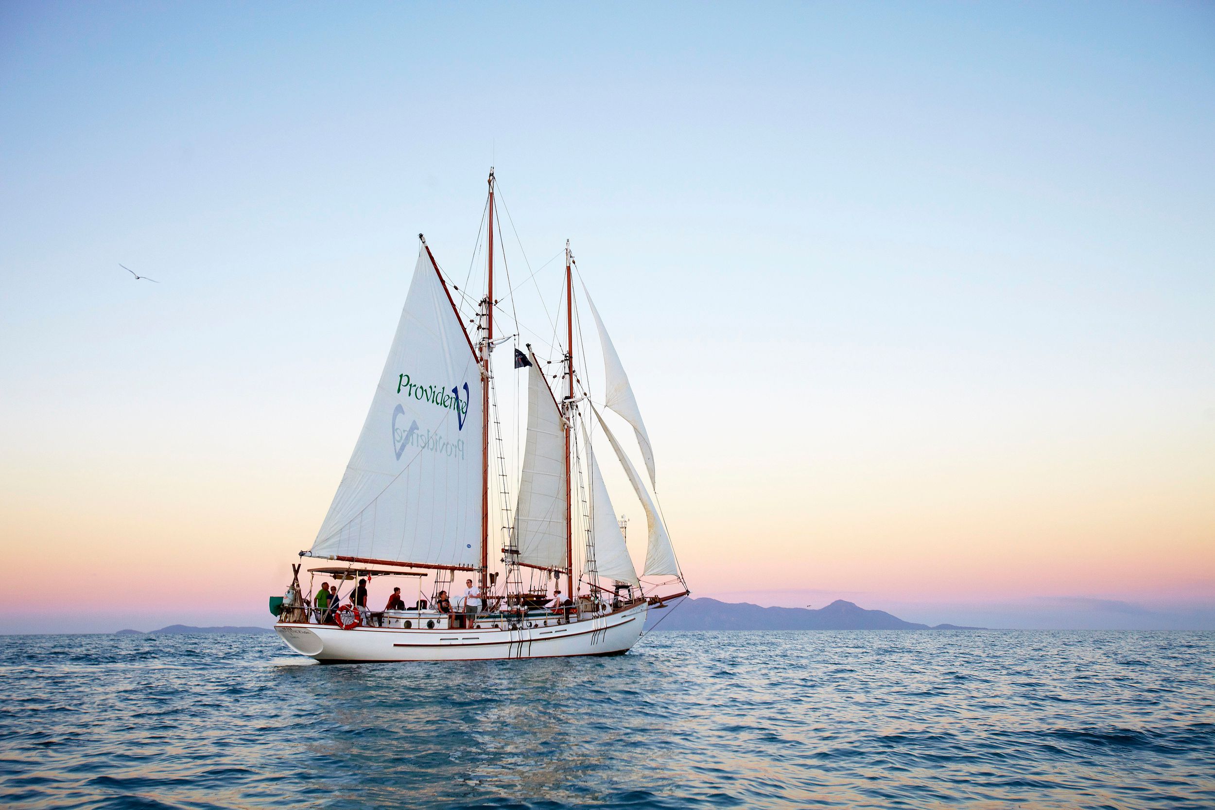 Airlie Beach: Providence Whitsundays Tallship Sunset Sail