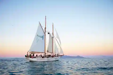 Airlie Beach : Croisière au coucher du soleil sur le Whitsundays Tallship avec boisson