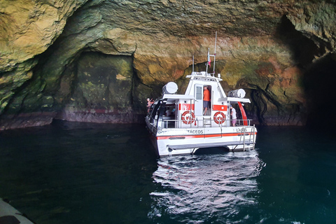 Diversão em Família: Benagil de Catamarã saindo de LagosBenagil: Excursão de Catamarã em Família saindo de Lagos