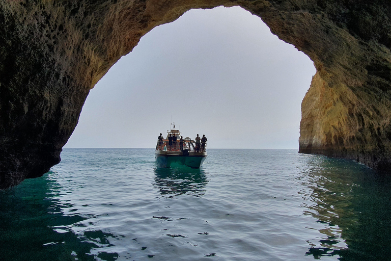 Desde Lagos: tour de Benagil para familias en catamarán