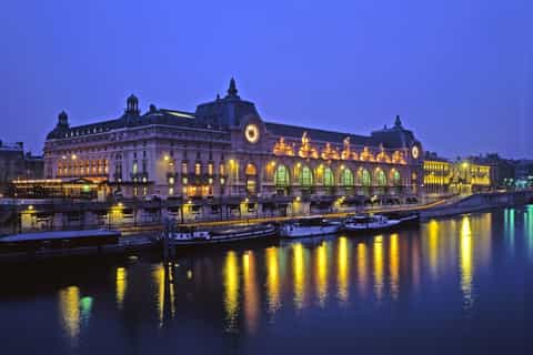 Evening cocktail cruise on the Seine during sunset