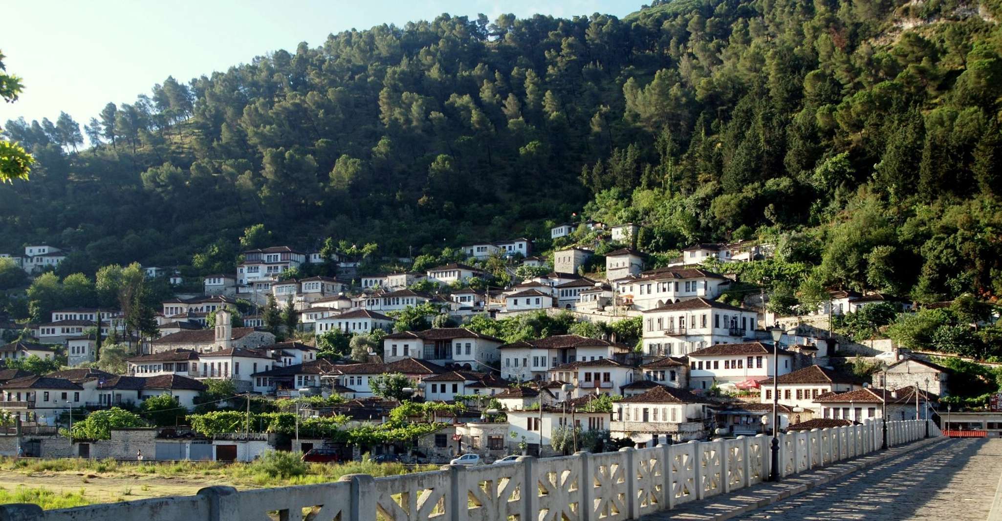 Visita a pie a Berat, aspectos destacados - Hizvo