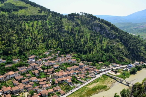 Berat : Visite à pied de la ville de Berat, la ville des "One On One Windows".