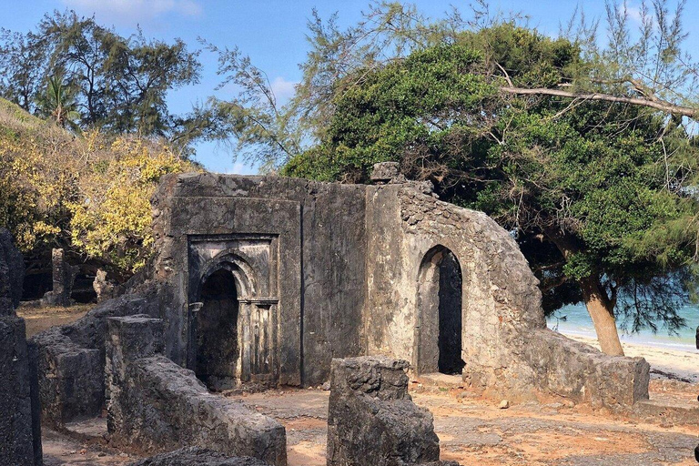 Mombasa: Jumba Ruins Tour with Hotel Pickup
