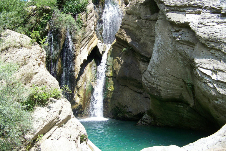 De Berat: excursion d'une journée aux cascades de Bogovë et aux canyons d'Osum