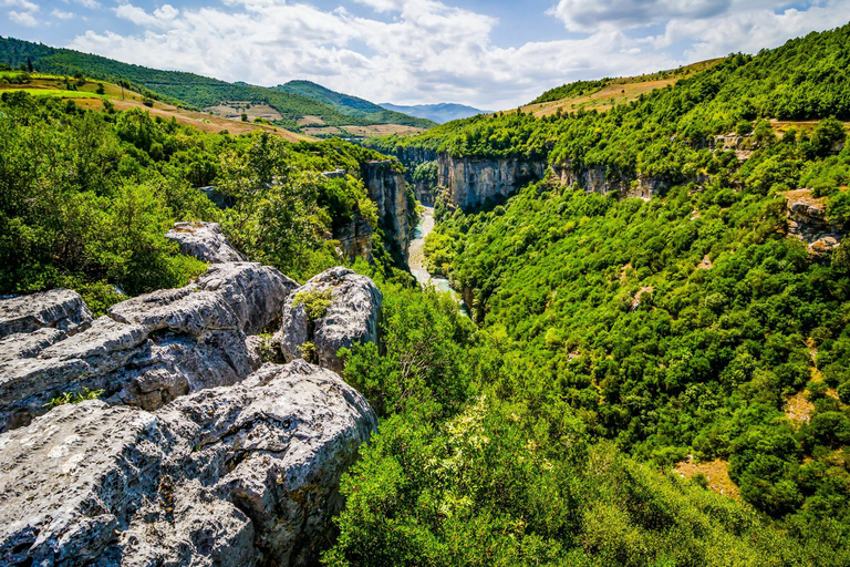 De Berat: excursion d'une journée aux cascades de Bogovë et aux canyons d'Osum