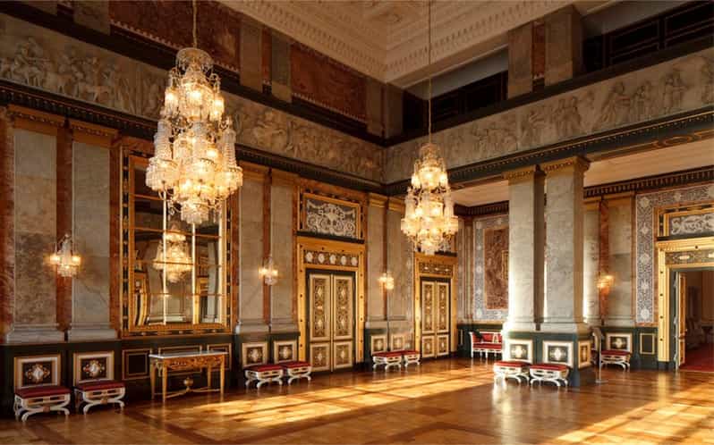 Copenhagen: Chrtistiansborg Palace Tour in Spanish with tickets