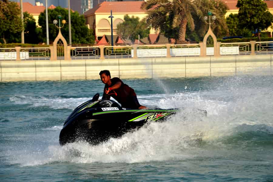 Abu Dhabi: 1-stündiger Jetski-Verleih. Foto: GetYourGuide