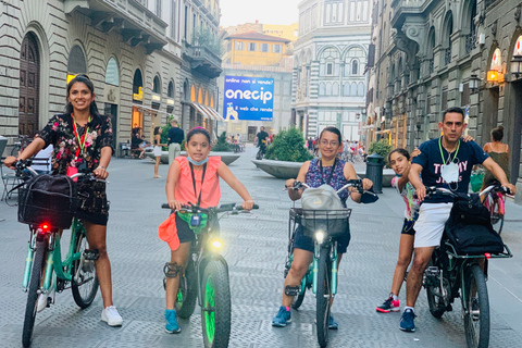 Firenze: Tour in E-Bike con Piazza MichelangeloTour semi privato in bici elettrica