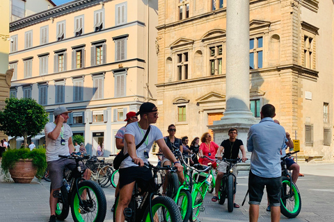 Florence : visite en petit groupe en vélo électrique avec la place MichelangeloFlorence en vélo électrique