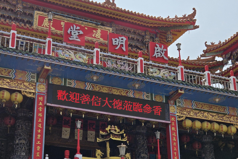 Taipei to Kaohsiung Highlights: Private Day Tour
