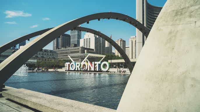 toronto downtown walking tour with optional attraction
