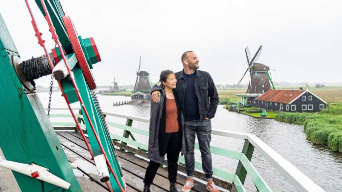 Amsterdam: Volendam, Edam, & Zaanse Schans Small-Bus Tour