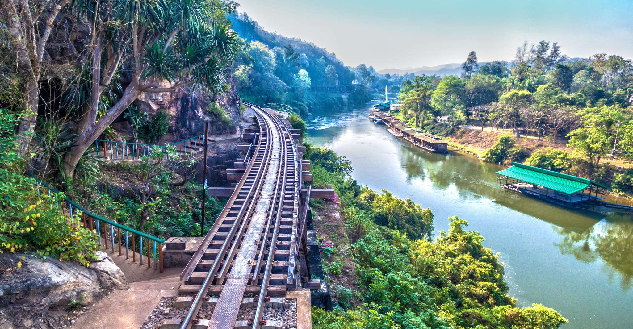 Kanchanaburi、Amphawa Marketの観光ツアー - Hizvo
