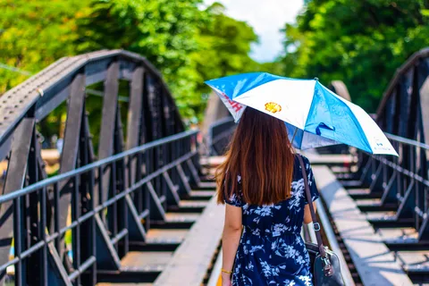 Kanchanaburi: Sightseeing Tour with Amphawa Market