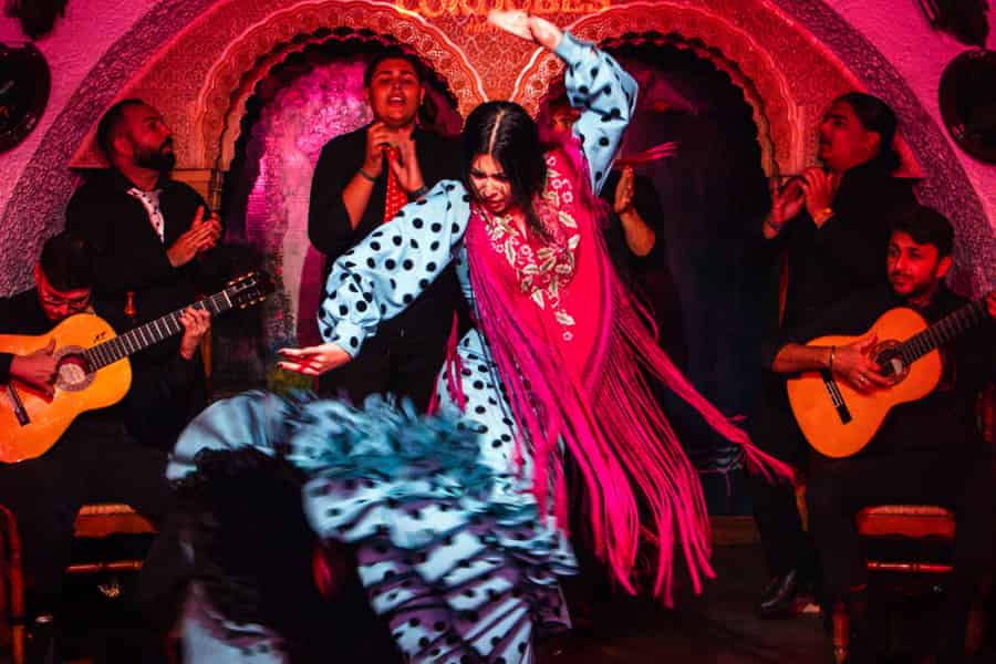 Barcelona: Tablao Flamenco Cordobes mit Essen und Trinken. Foto: GetYourGuide