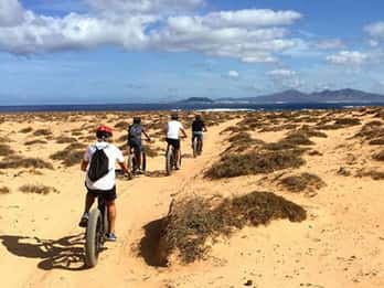 De Corralejo: Visita guiada de E-Bike/E-scooter a Fuerteventura