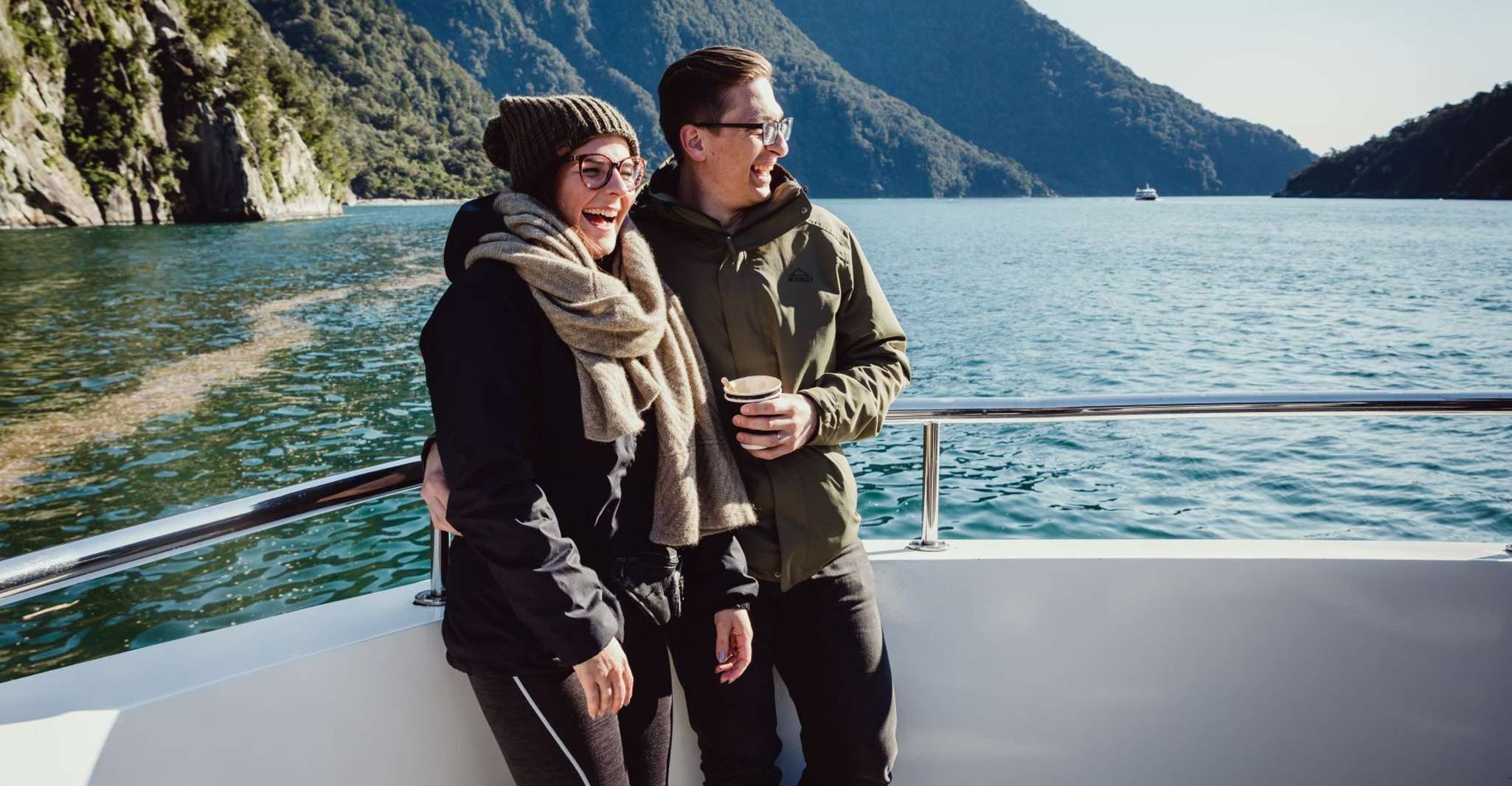 Milford Sound, Waterfalls, Wildlife et Rainforest Cruise - Hizvo