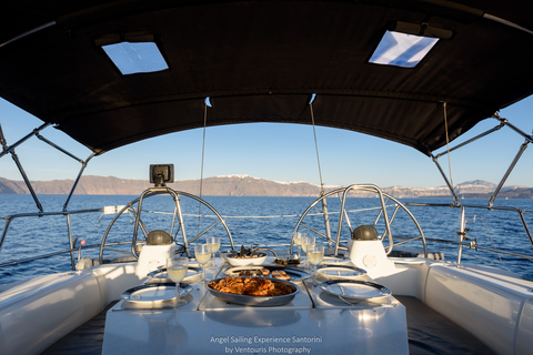 Santorini: Private 5-Hour Sunset Sailing Tour with Dinner