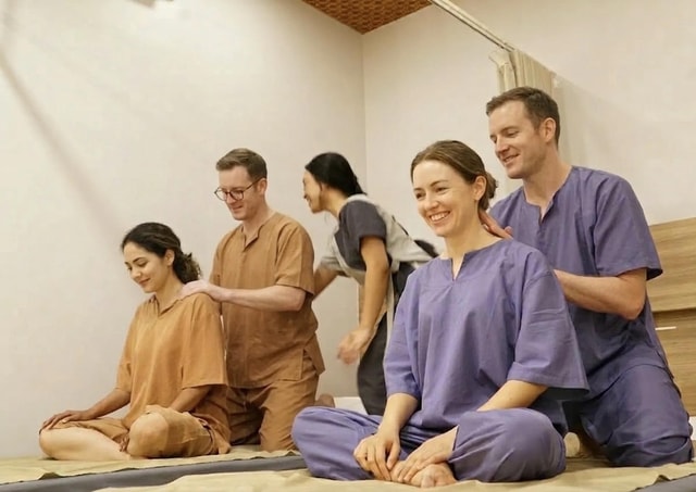 Bangkok: Couples Thai Massage Workshop with Take-Home Skills