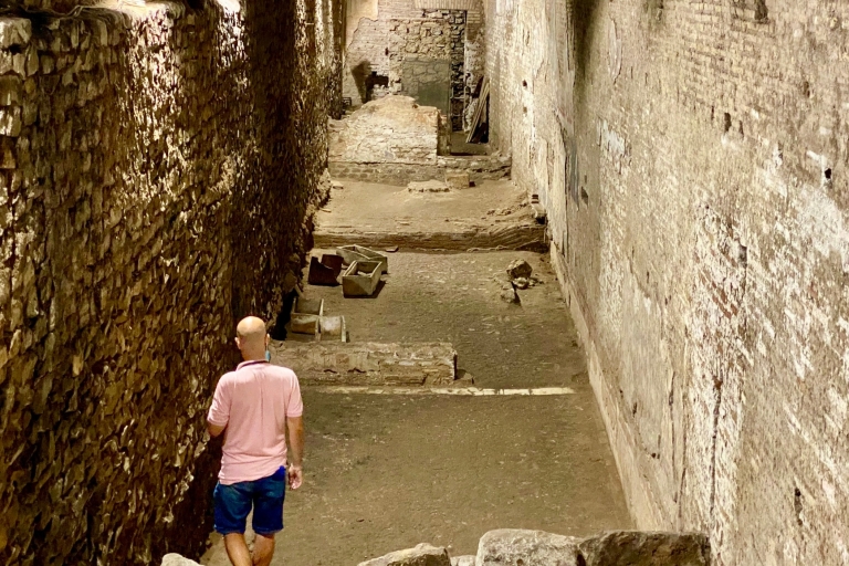 Rzym: Wycieczka piesza z przewodnikiem po podziemiach TrasteverePrywatna wycieczka po portugalsku z wizytą w Cavallini Room