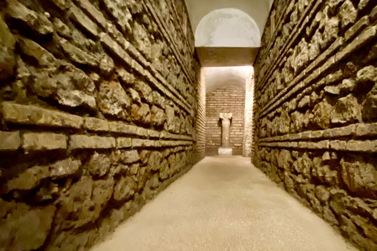 Rome: Underground Trastevere Guided Walking Tour Private Tour in French