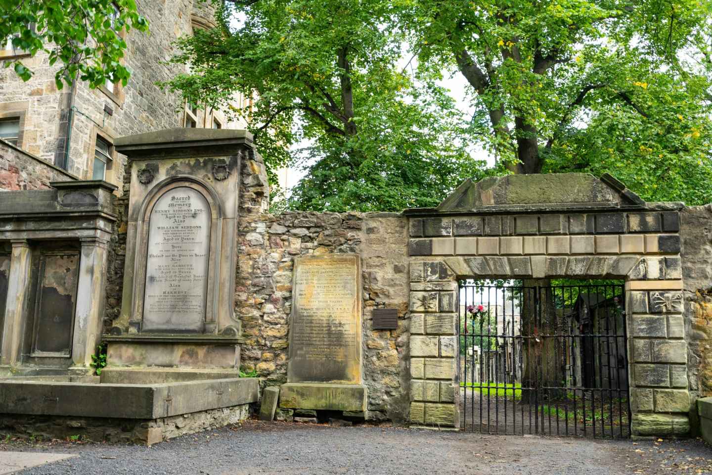 Edinburgh: Unterirdische Gewölbe und verwunschene Friedhöfe