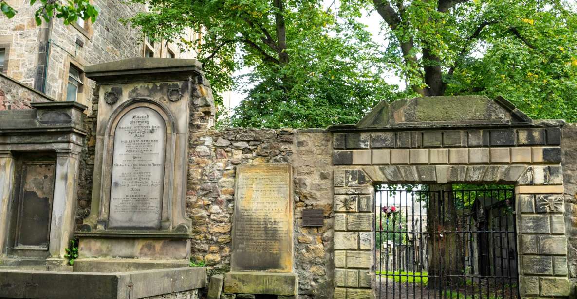 Edinburgh: Haunted Underground Vaults and Graveyard Tour