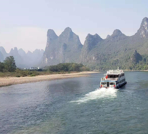 Cruises & boat tours