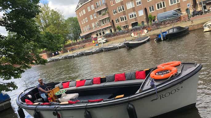 cruzeiro de churrasco em amsterdã com o cozinheiro vivo