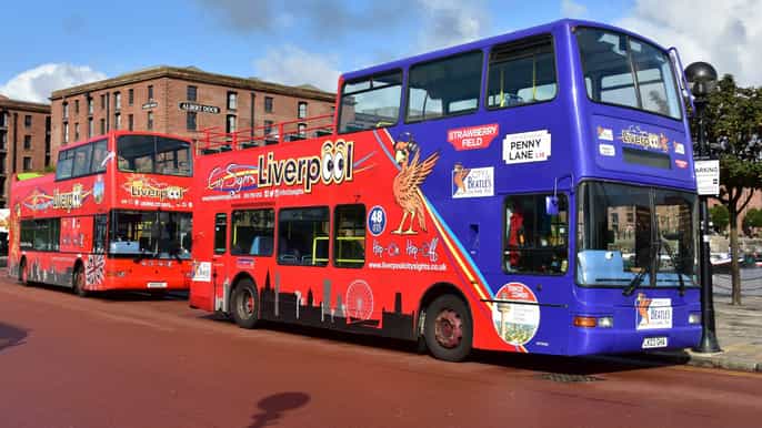 liverpool recorrido en autobús con techo descubierto por la ciudad y los beatles