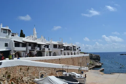 Minorque : Visite guidée de Mahon avec croisière et visite de Binibeca