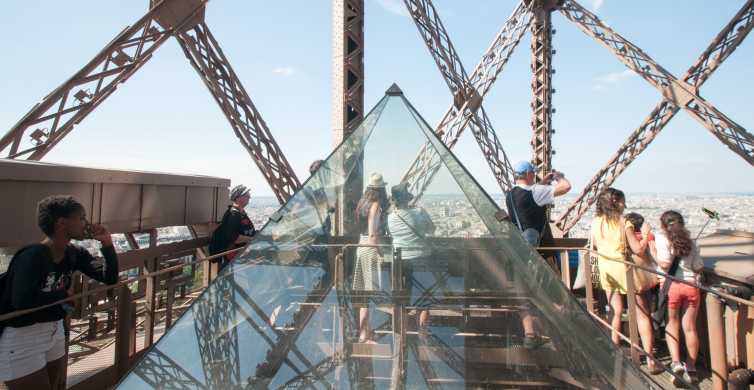 París: acceso directo a la cima de la torre Eiffel en ascensor y crucero por el Sena