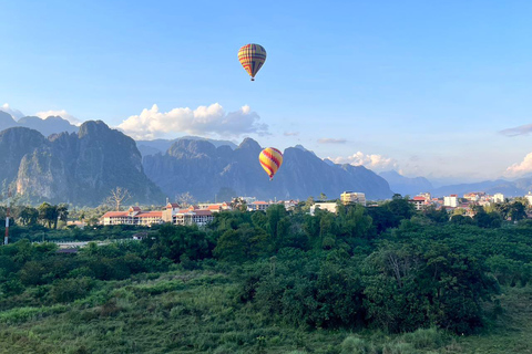 Vang Vieng: ballonvaart met ophaalservice vanaf je hotel in de stad