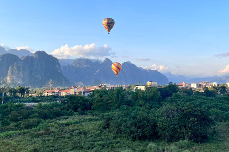 Vang Vieng: ballonvaart met ophaalservice vanaf je hotel in de stad