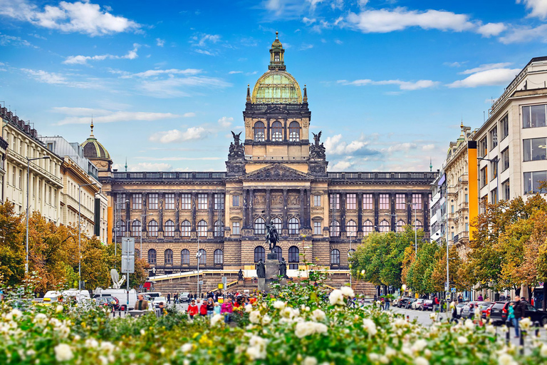 Praga antigua y ciudad judía y puente de Carlos: recorrido a pie de 2,5 horasTour en inglés y alemán.