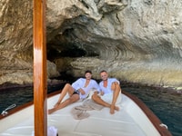 Capri, Island e Grottos Boat Cruise com lanches e bebidas - Housity
