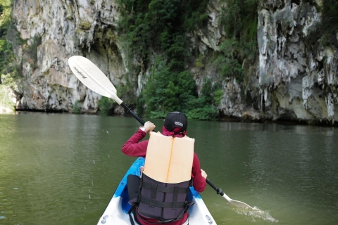 Krabi: tour en kayak por la cueva marina con la laguna Lae Nai y almuerzoPunto de encuentro en la playa de Tonsai