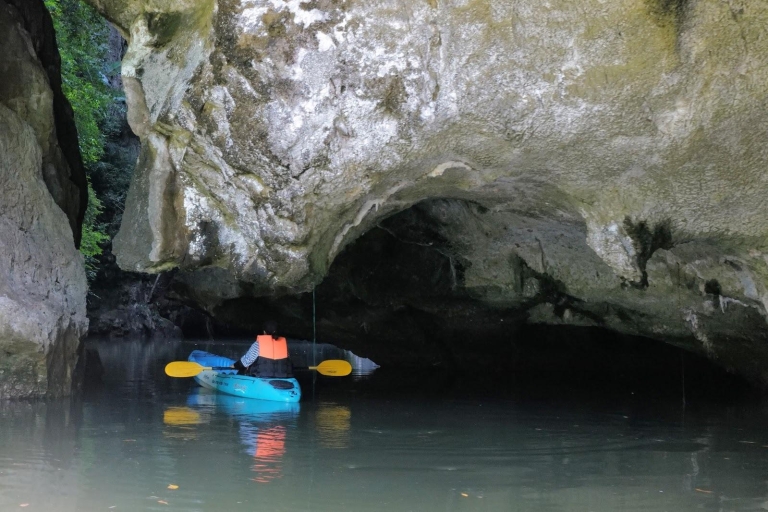 Krabi: Sea Cave Kayaking Tour with Lae Nai Lagoon and Lunch Meeting Point at Tonsai Beach