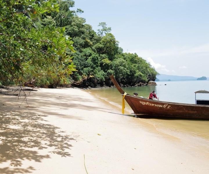 Krabi: Sea Cave Kayaking Tour with Lae Nai Lagoon and Lunch