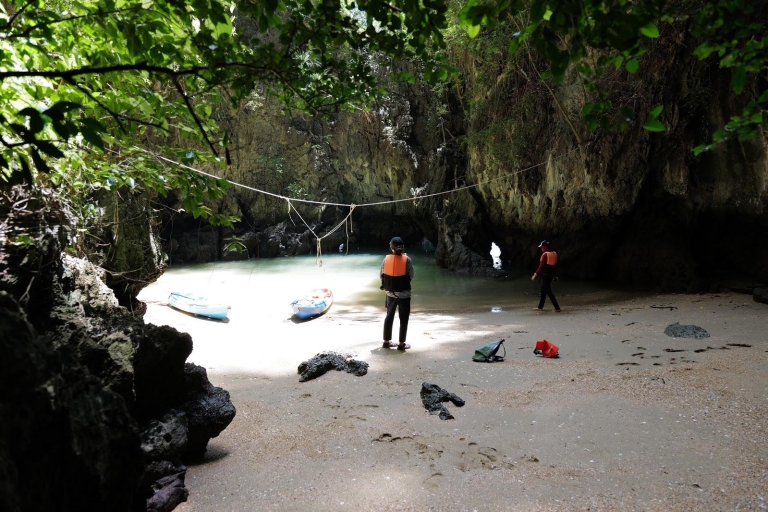 Krabi: excursion en kayak dans les grottes marines avec la lagune de Lae Nai et déjeunerPoint de rencontre à Tonsai Beach