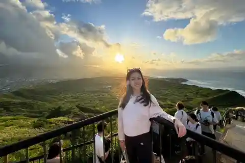Waikiki: Diamond Head Hiking Trail Entry & Transfers