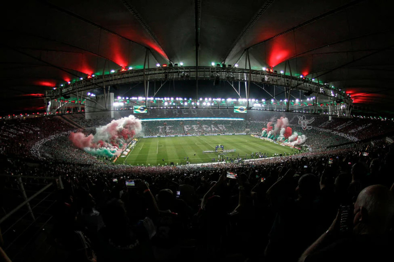 Rio de Janeiro: Ticket and local support for a football match at Maracanã