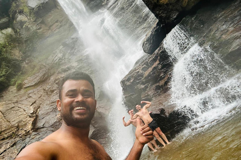 From Kandy to Nuwara Eliya & Moon Plains – Tuk‑Tuk Day Tour From Kandy: Moon Plains Highlands Viewpoint Experience