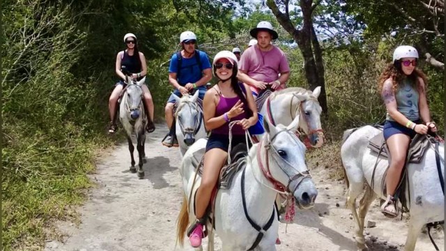 Tamarindo: dagtour met tokkelbaan, paardrijden en natuurlijke spa