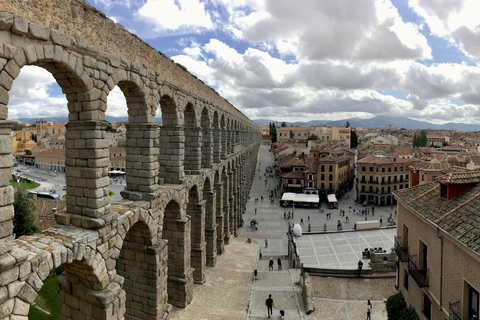 Madrid: Excursión de un día con transporte para hacer senderismo y visitar Segovia