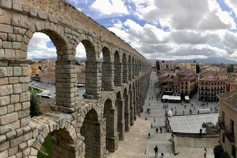 Madrid: Excursión de un día con transporte para hacer senderismo y visitar Segovia