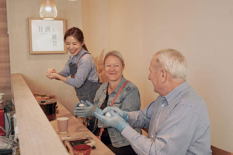 Tokyo: Rice Ball Making Class and Bike Tour of Local Areas
