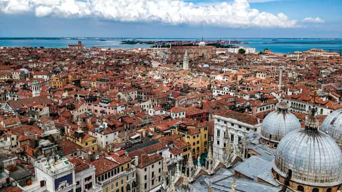 venice walking tour and gondola ride